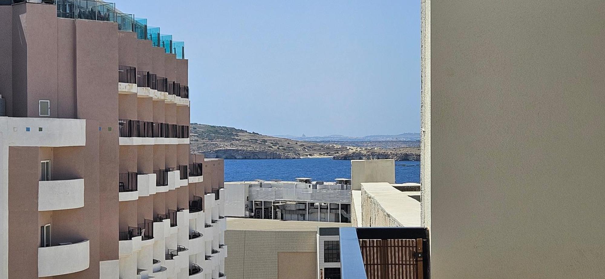 شقة Sea Breeze Penthouse And Terrace Qawra St Paul'S Bay خليج سانت بول المظهر الخارجي الصورة