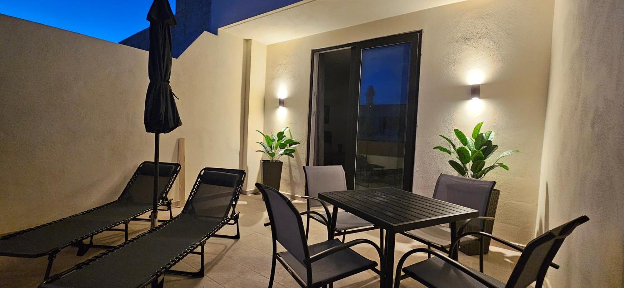 شقة Sea Breeze Penthouse And Terrace Qawra St Paul'S Bay خليج سانت بول المظهر الخارجي الصورة